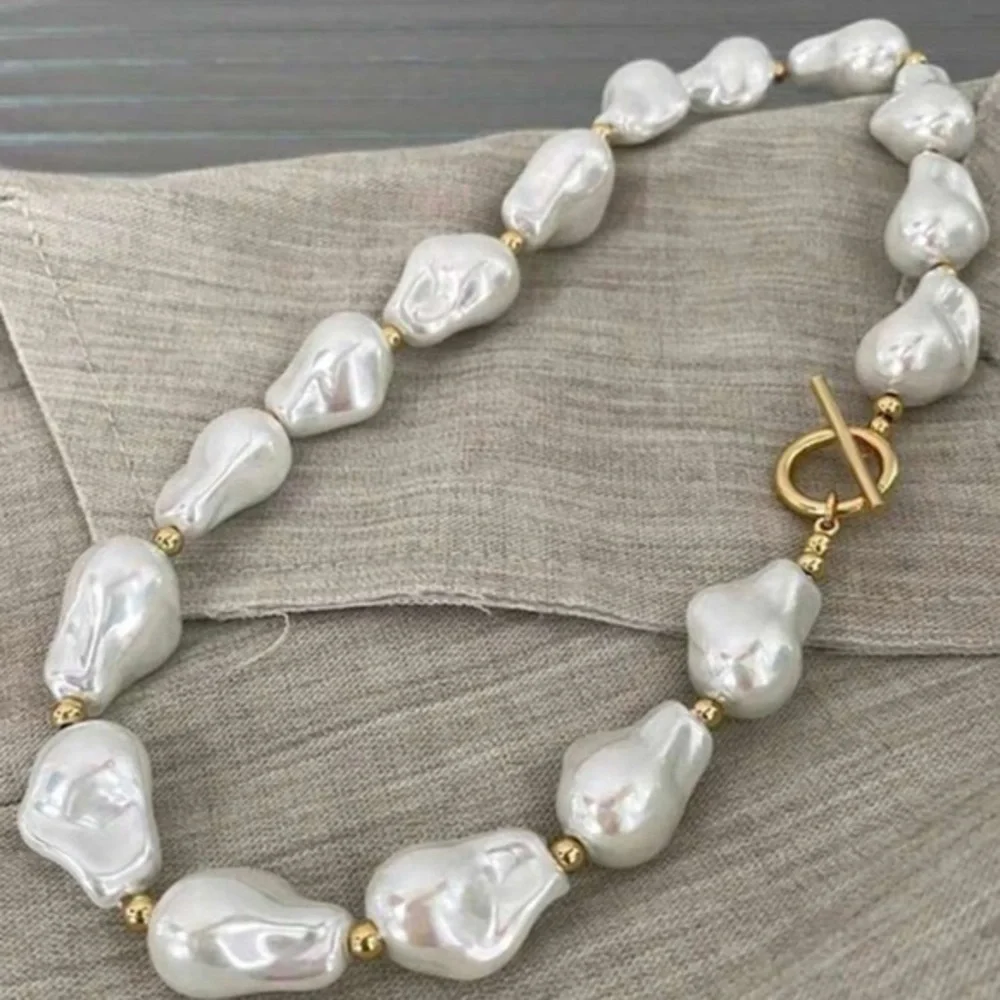 Elegant Pearl Necklace with Gold Accents